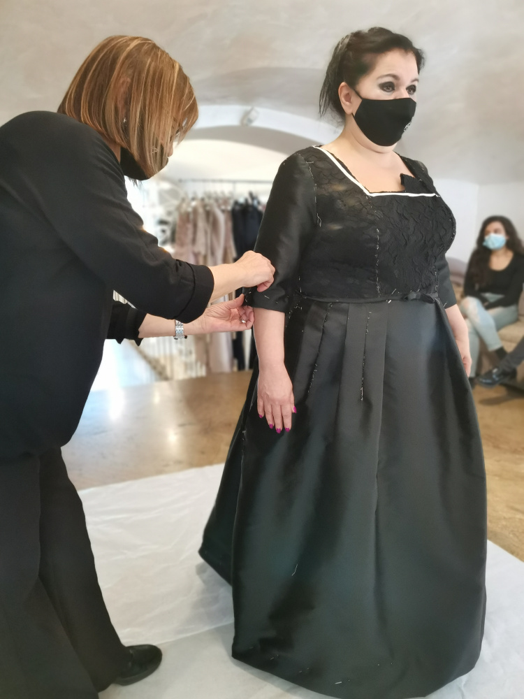 Taglie forti - Abiti da sposa su misura Follemente Sposa, Modena e